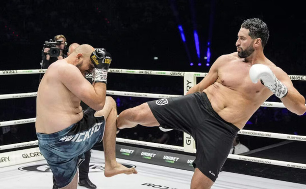 Jamal Ben Saddik privé de victoire à Glory 100 après une blessure au tibia