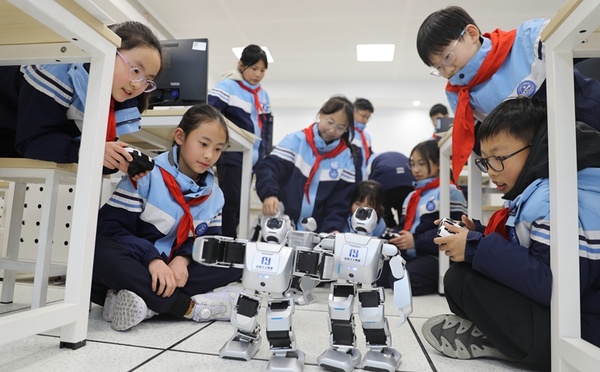 Hangzhou généralise l’enseignement de l’IA dans toutes ses écoles primaires et secondaires