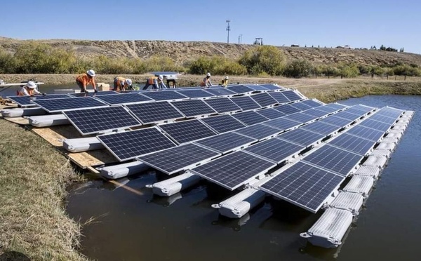 Maroc : des panneaux solaires flottants contre l’évaporation au barrage de Tanger‑Med