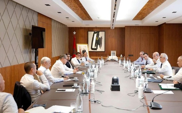 La majorité gouvernementale réagit aux protestations de la jeunesse