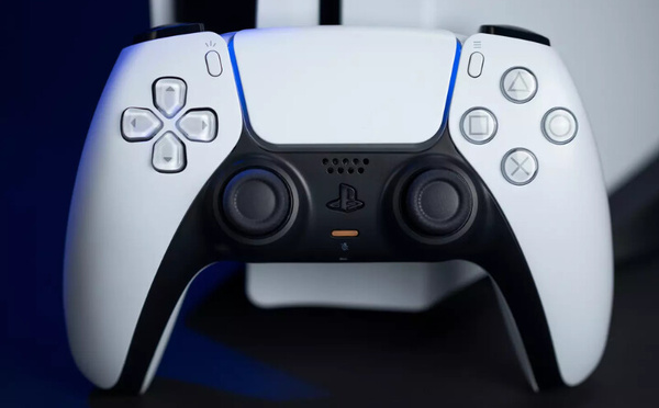 Source suggests a DualSense V3 with a major battery upgrade