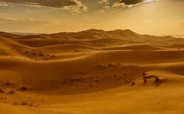 Dans le désert marocain, les jeunes cherchent une pause hors du temps