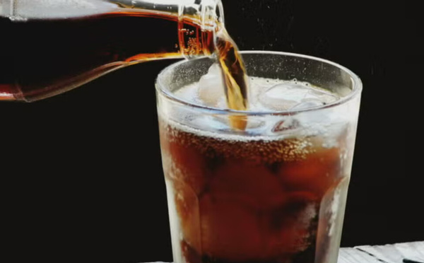 Sodas "light" : le piège sucré pour ton foie !