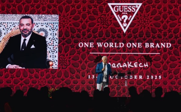 GUESS célèbre son histoire au Maroc: “One World, One Brand” en grand format