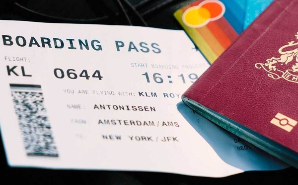 Elle poste son biller d'avion sur TikTok, son voyage est annulé