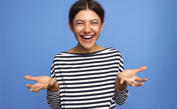 5 minutes de rire par jour : le remède marocain anti-grisaille