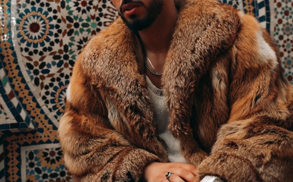 Un titre sincère, un clip déroutant, Tawsen dévoile "Khalini"