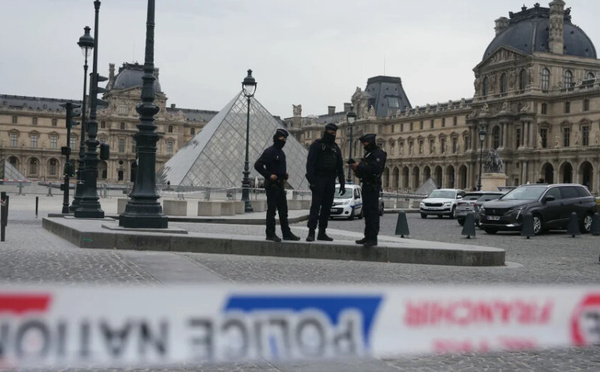 Vol au Louvre : 5 nouvelles interpellations, l’enquête s’accélère à Paris
