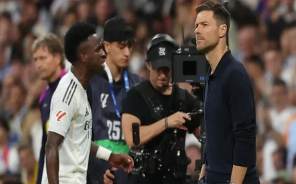 Xabi Alonso apaise la polémique avec Vinícius : "Affaire close, aucune sanction"