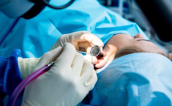 Le Maroc réalise ses premières implantations cochléaires assistées par robot