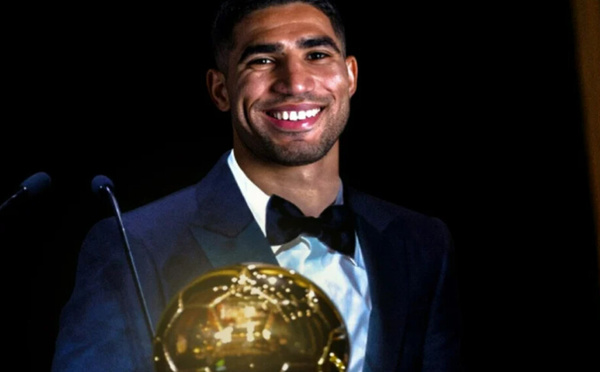 Achraf Hakimi ovationné au Parc des Princes après son sacre de Ballon d’Or africain 2025