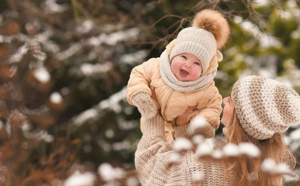 Bien habiller bébé cet hiver : les matières idéales pour rester au chaud