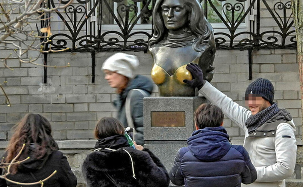 Paris : le buste de Dalida au cœur d’une polémique de “mains baladeuses”