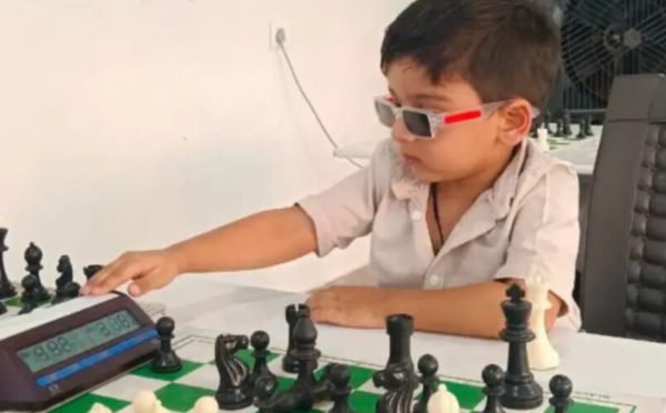 À 3 ans, il détrône les pros d’échecs : Sarwagya, le mini boss !