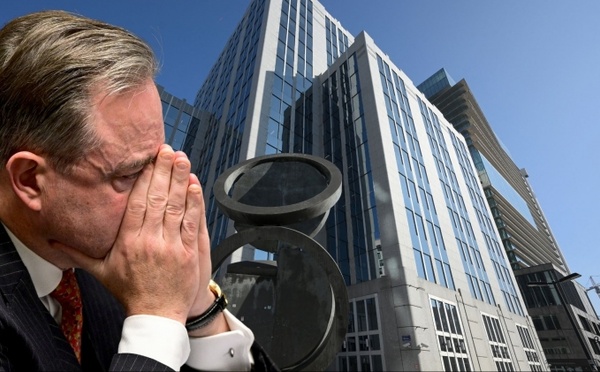 L 'UE maintient le gel des avoirs russes afin de financer un prêt de 90 milliards d'euros à l'Ukraine , mais la Belgique s'y oppose