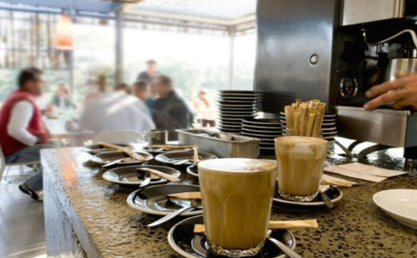 Maroc-Comores : des cafés profitent du match pour imposer des prix exorbitants