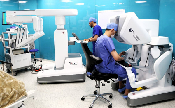 Chirurgie robotique au Maroc : quatre patients opérés avec succès à Rabat