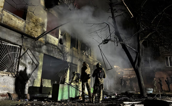 Kiev sous les frappes, la diplomatie sous pression