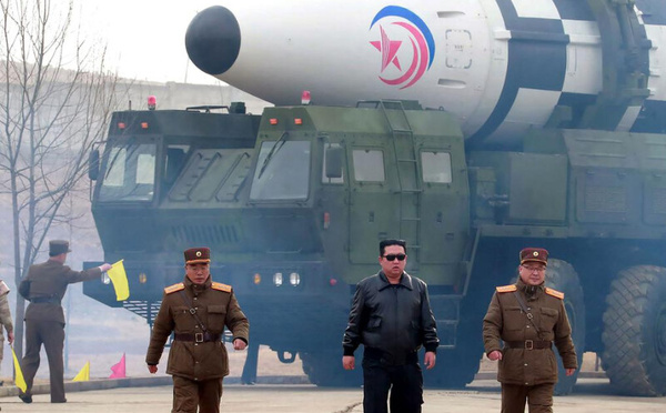 Missiles nord-coréens en mer : un tir de défi avant une visite cruciale