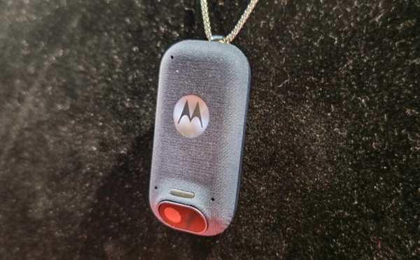 Votre nouvel assistant tient dans un pendentif : futur ou gadget ?