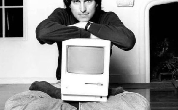 RR Auction met aux enchères une collection rare d’objets de Steve Jobs