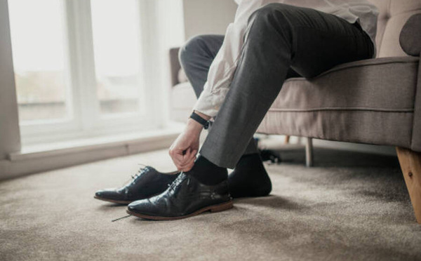 Le geste du matin qui abîme vos chaussures