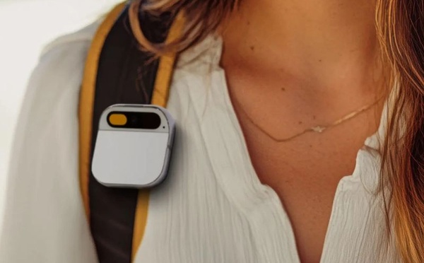 Apple et l’IA embarquée : un badge connecté pour inventer l’interface du futur.