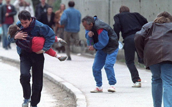 L'horreur exhumée : la justice italienne enquête sur les "safaris humains" de Sarajevo