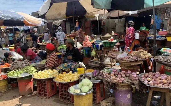 Conakry en crise : les Guinéens préparent le Ramadan malgré tout