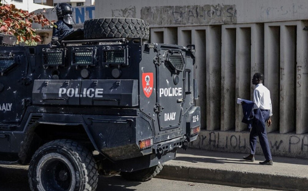 Sénégal : un étudiant décède après des heurts avec la police, le campus de l’UCAD fermé