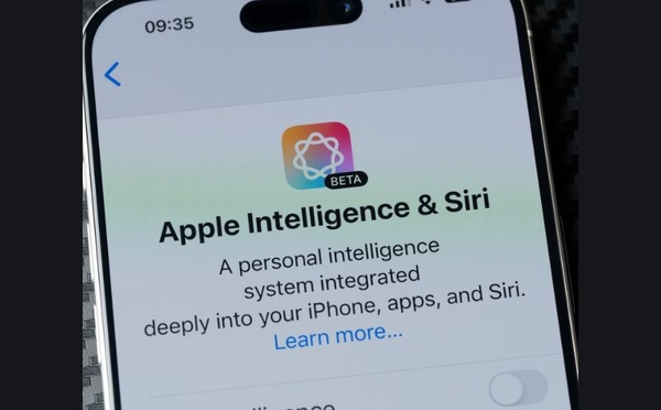 Apple retarde la nouvelle version de Siri: déploiement échelonné jusqu’à iOS 27