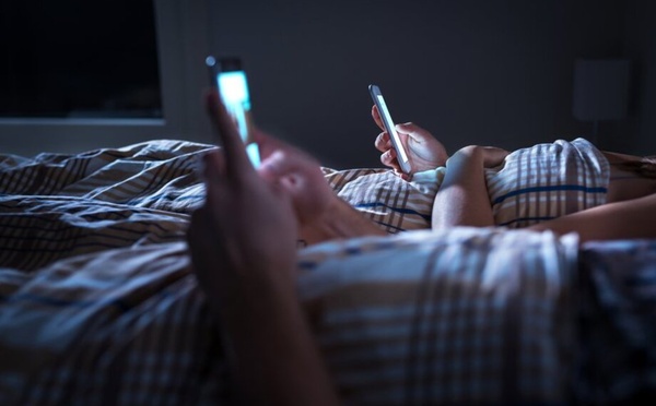 Scroll avant de dormir : faut-il culpabiliser ?