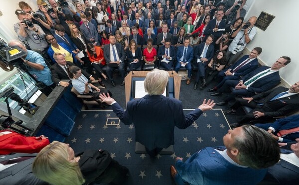 Donald Trump affaibli avant son discours au Congrès sur l’Etat de l’Union. 