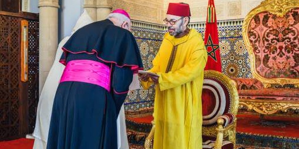 SM le Roi reçoit à Rabat plusieurs ambassadeurs étrangers