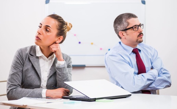 “Colleague zone” : votre collègue sympa… mais jusqu’à 17h59 seulement !