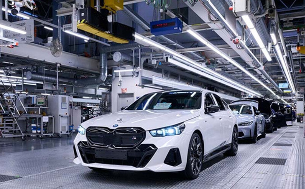 Industrie 4.0 : BMW recrute des robots humanoïdes pour ses usines