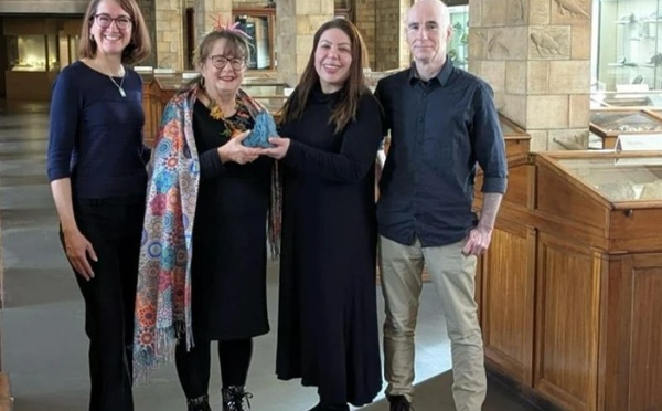 La « pierre bleue » du Maroc dévoilée : l’aérinite trouve sa place au Natural History Museum de Londres