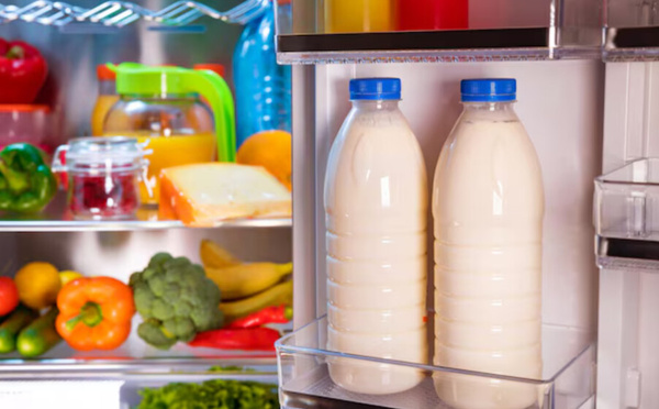 Le lait dans la porte du frigo ? L’erreur que (presque) tout le Maroc fait sans le savoir