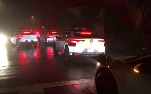 Quand les robotaxis autonomes du futur font grève en plein trafic 