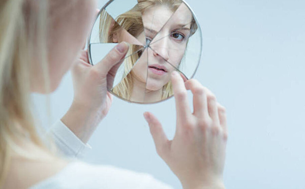 Dysmorphie de peau : quand la quête de perfection vire à l’obsession