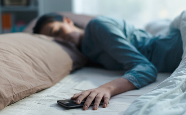 Votre smartphone sabote-t-il votre repos sans que vous ne le sentiez ?