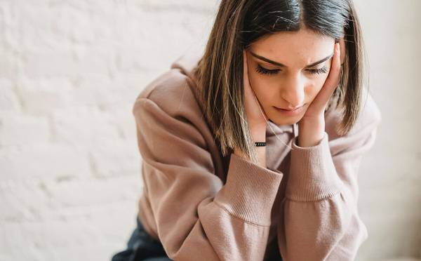 Et si ton cerveau adorait les scénarios catastrophe… même quand tout va bien ?