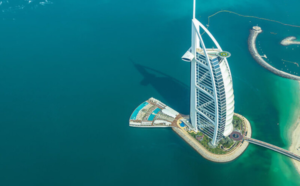 Dubaï : le Burj Al Arab ferme pour 18 mois afin de préserver son prestige.