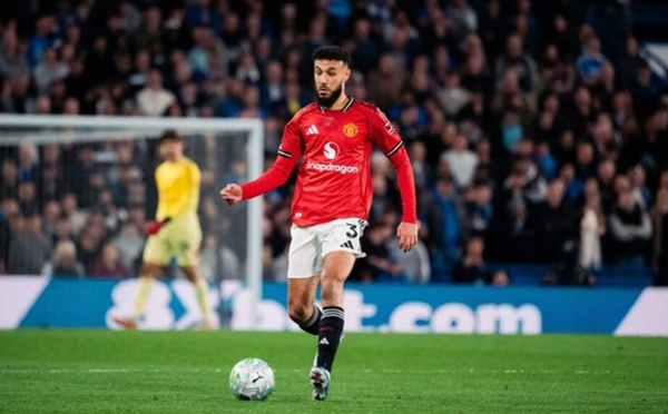 Mazraoui impérial contre Chelsea, une prestation défensive saluée à Manchester United