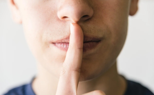 Secrets, stress et tête pleine : quand ce qu’on garde pour soi finit par nous peser