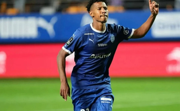 Tawfik Bentayeb nommé pour le trophée UNFP après une saison exceptionnelle en Ligue 2