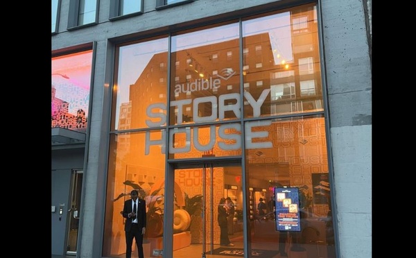Audible révolutionne l'expérience littéraire avec sa première "librairie sans livres" à New York
