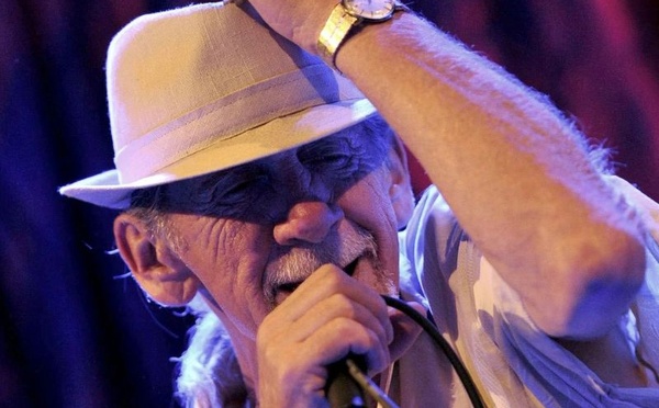 Alex Ligertwood, voix emblématique de Santana, s'éteint à 79 ans