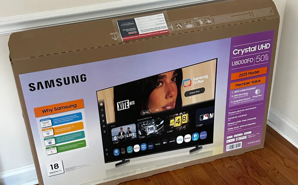 Dua Lipa attaque Samsung après avoir découvert son visage sur des emballages TV