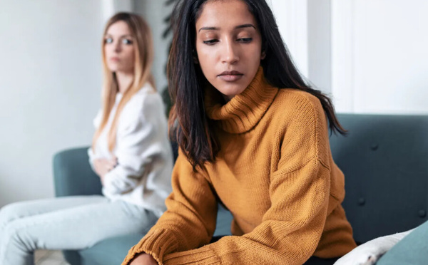 Le “burnout social” : pourquoi sortir avec ses amis devient-il de plus en plus fatigant ?